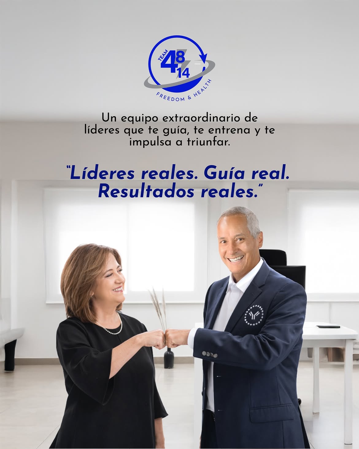 Aliro Morales junto a una líder del Team 48-14