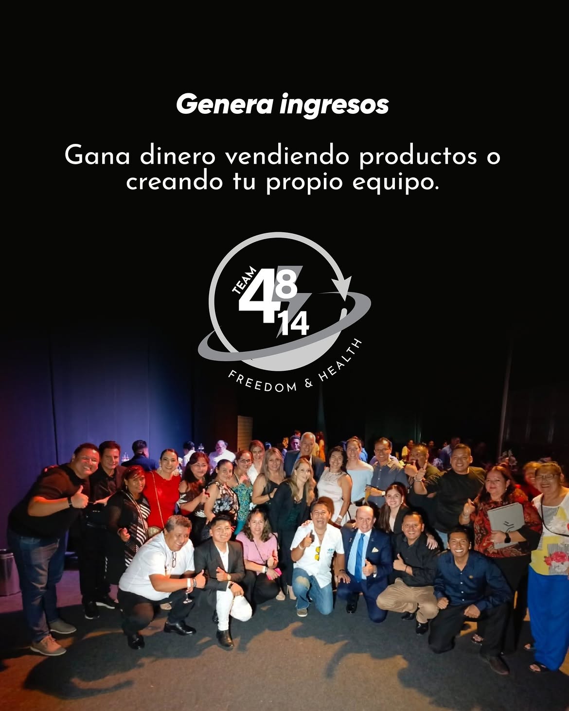 Comunidad del Team 48-14 reunida en un evento